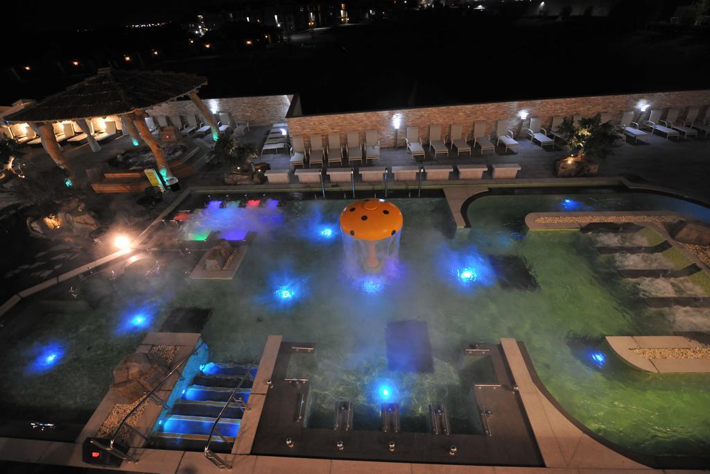 The One Boutique Hotel Каролтън Екстериор снимка